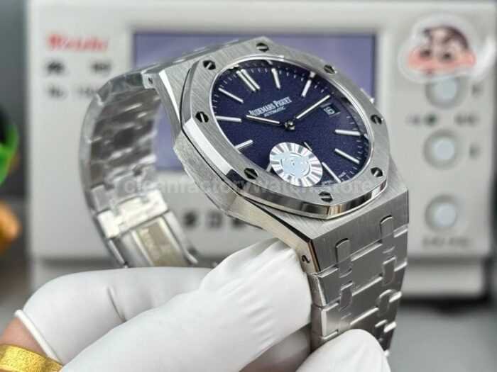 ZF Factory Audemars Piguet Royal Oak Jumbo 16202BC.OO.1240BC.02 Extra Thin 39mm White Gold Grainy Effect Blue Dial - Image 6