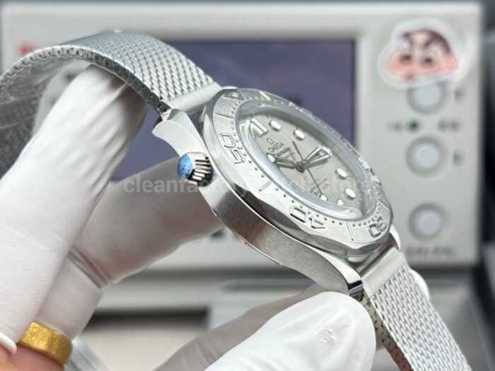 OR Factory Omega Seamaster Diver 300M 210.30.42.20.06.002 42mm Steel Brushed Grey Dial - Image 5