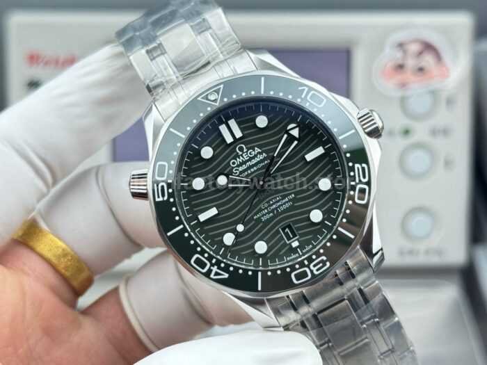 OR Factory Omega Seamaster Diver 300M 210.30.42.20.10.001 42mm Steel Green Dial - Image 2