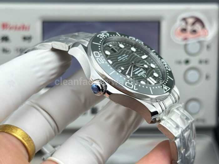 OR Factory Omega Seamaster Diver 300M 210.30.42.20.10.001 42mm Steel Green Dial - Image 5