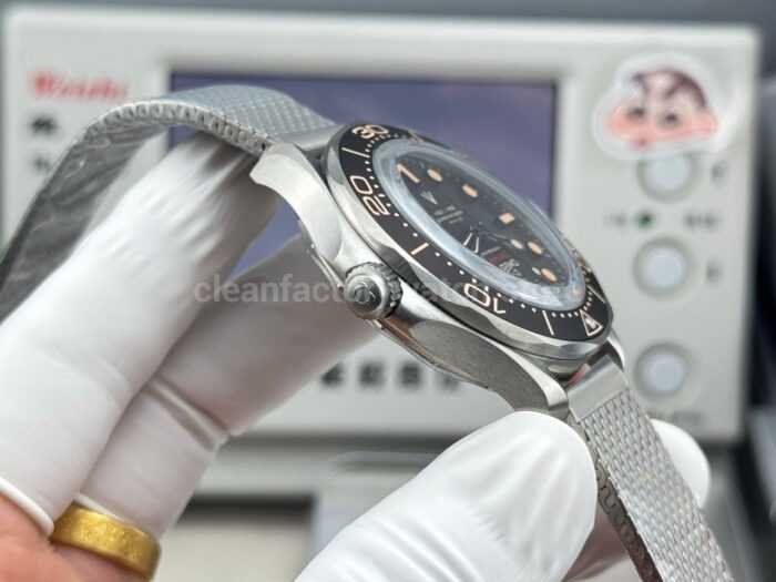 OR Factory Omega Seamaster Diver 300M 210.90.42.20.01.001 42mm Titanium Black Dial - Image 6