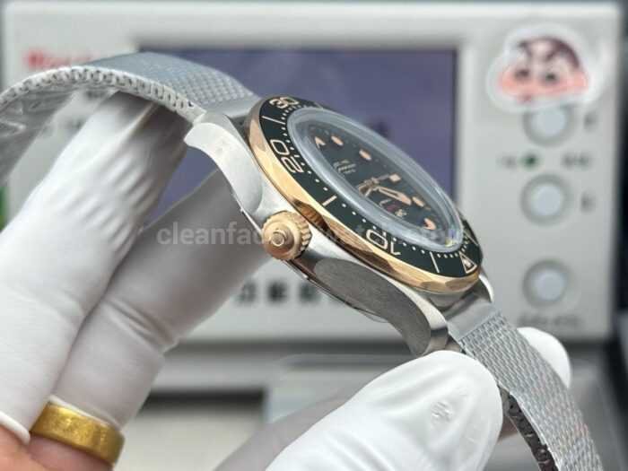 OR Factory Omega Seamaster Diver 300M 210.90.42.20.10.001 42mm Half Bronze Gold Green Dial - Image 6