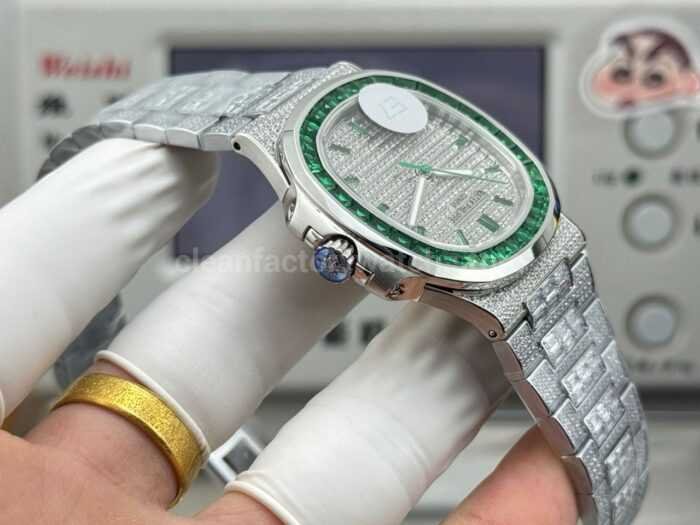 E7 Factory Patek Philippe Emerald Nautilus 5711-130P-001 40mm Full Diamond Bezel  Platinum Gray Dial - Image 6