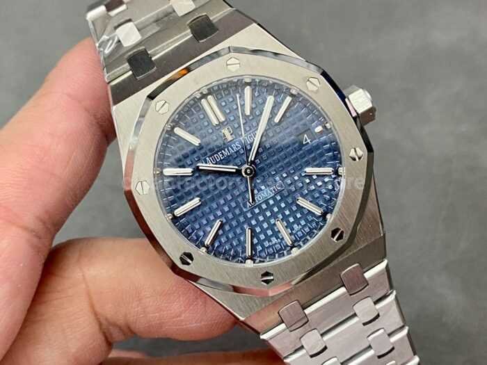 IPF Factory Audemars Piguet Royal Oak 15450ST.OO.1256ST.03 37mm Stainless Steel Blue Dial - Image 2