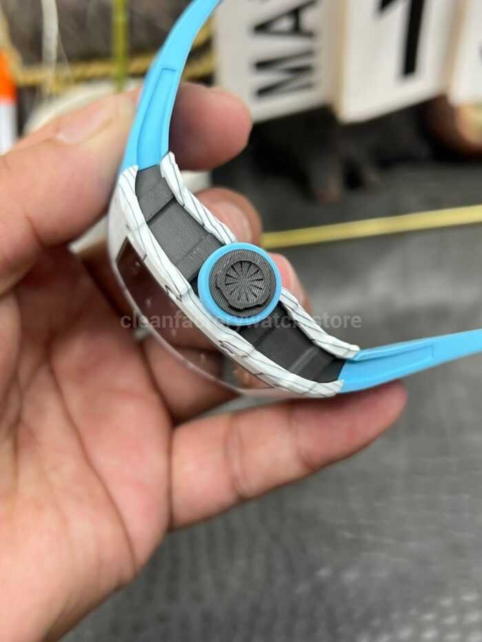 New Factory Richard Mille RM 35-01 42.7mm White Carbon Fiber Light Blue Rubber Strap Black Skeletonized Dial - Image 7