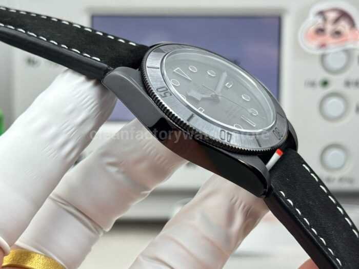 TW Factory Tudor Black Bay 79210CNU 41mm Leather Strap Black DLC-coated Black Dial - Image 6