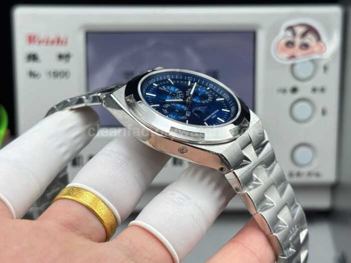TW Factory Vacheron Constantin Overseas Perpetual Calendar 4300V220G-B945 41.5mm White Gold Blue Dial - Image 6