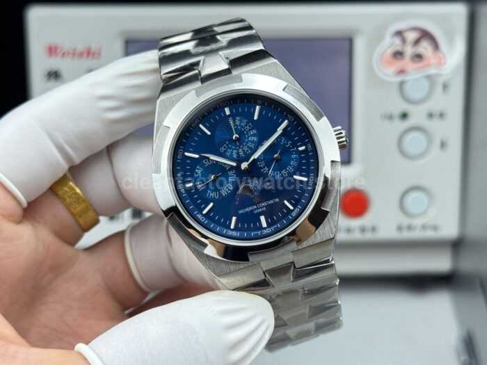 TW Factory Vacheron Constantin Overseas Perpetual Calendar 4300V220G-B945 41.5mm White Gold Blue Dial - Image 4