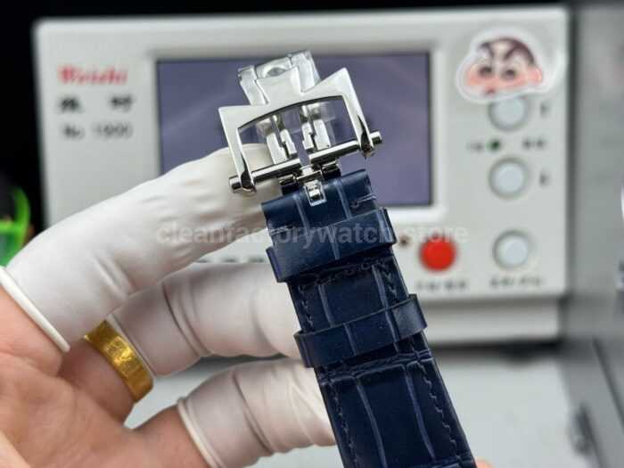 TW Factory Vacheron Constantin Overseas Perpetual Calendar 4300V220G-B945 41.5mm White Gold Leather Strap Blue Dial - Image 9