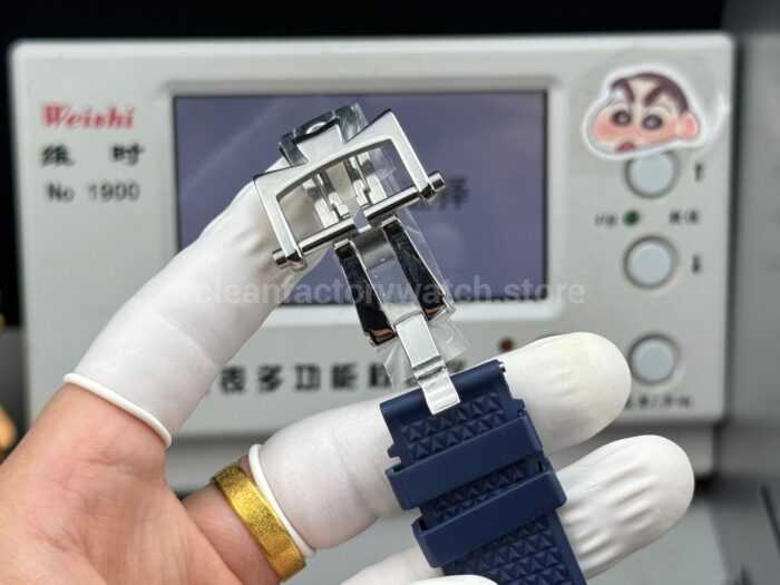 TW Factory Vacheron Constantin Overseas Perpetual Calendar 4300V220G-B945 41.5mm White Gold Rubber Strap Blue Dial - Image 9