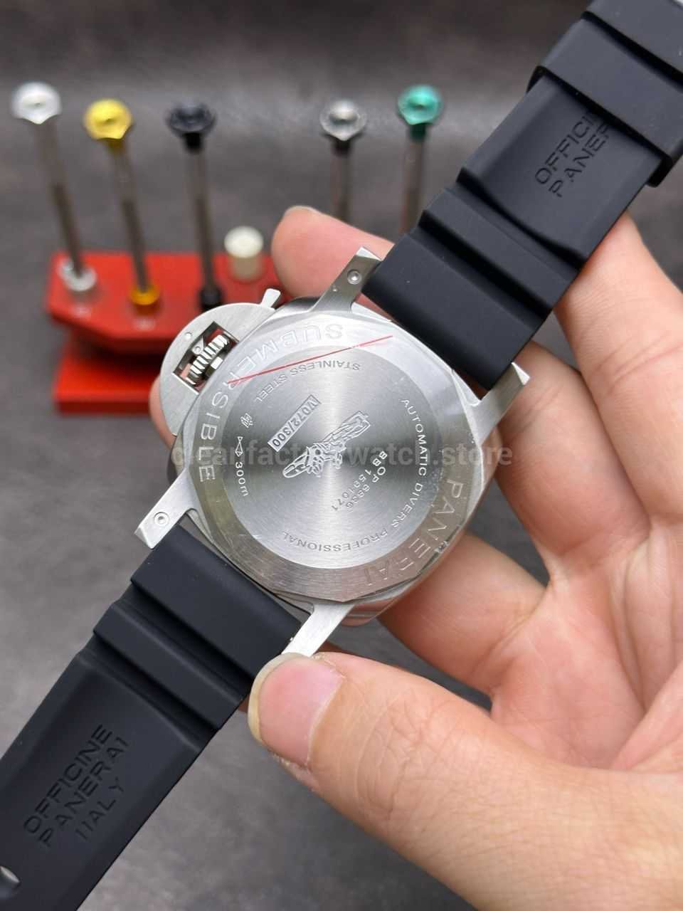 Panerai Submersible rubber strap bezel replica guide