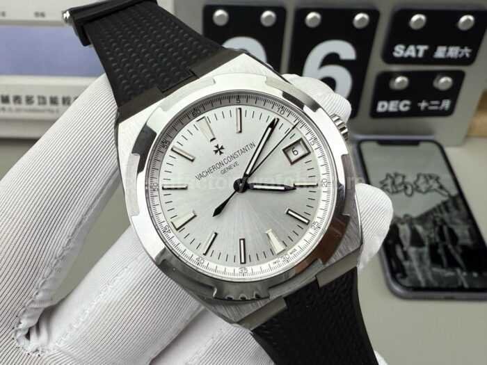 8F Factory Vacheron Constantin Overseas 4500V/000R-B127 41mm Black Rubber Strap Silver Dial - Image 3