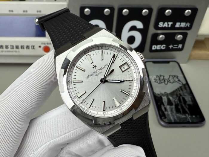 8F Factory Vacheron Constantin Overseas 4500V/000R-B127 41mm Black Rubber Strap Silver Dial - Image 2