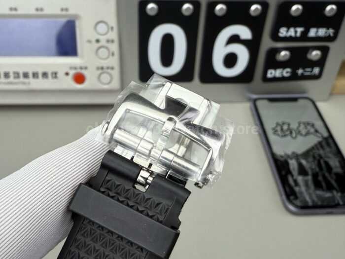 8F Factory Vacheron Constantin Overseas 4500V/000R-B127 41mm Black Rubber Strap Silver Dial - Image 9