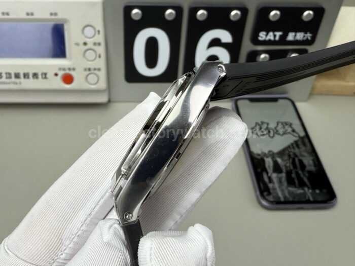 8F Factory Vacheron Constantin Overseas 4500V/000R-B127 41mm Black Rubber Strap Silver Dial - Image 6