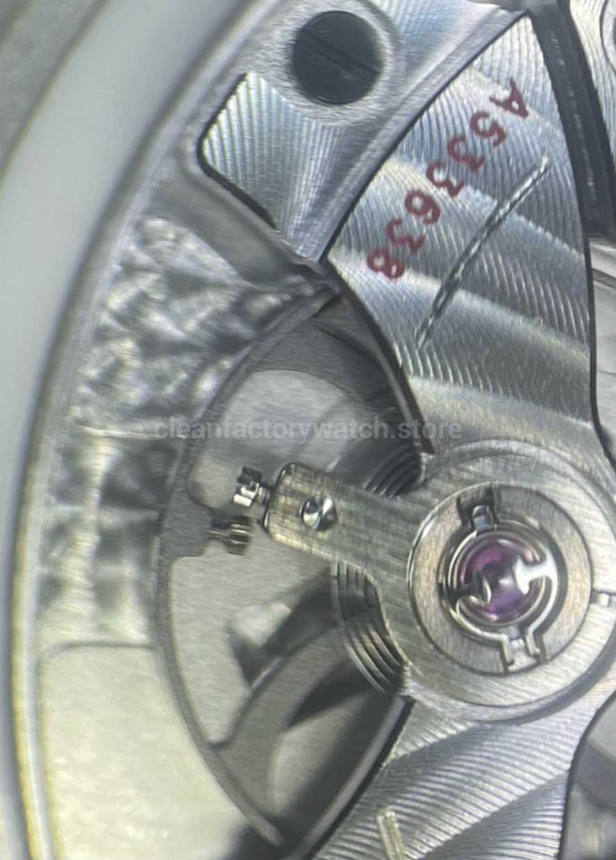 Free-sprung balance with weighted balance screws