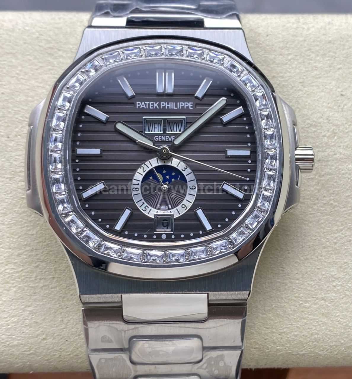 Patek Philippe Nautilus 5726 40mm stainless steel case