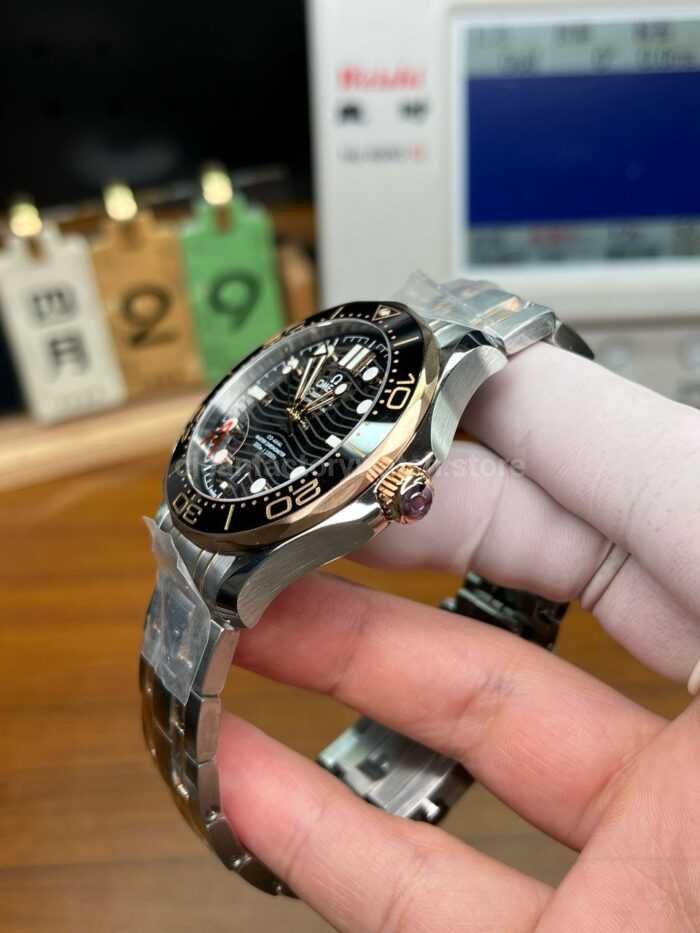 VS Factory Omega Seamaster Diver 300M 210.22.42.20.01.001 42mm Half Yellow Gold Black Dial - Image 2