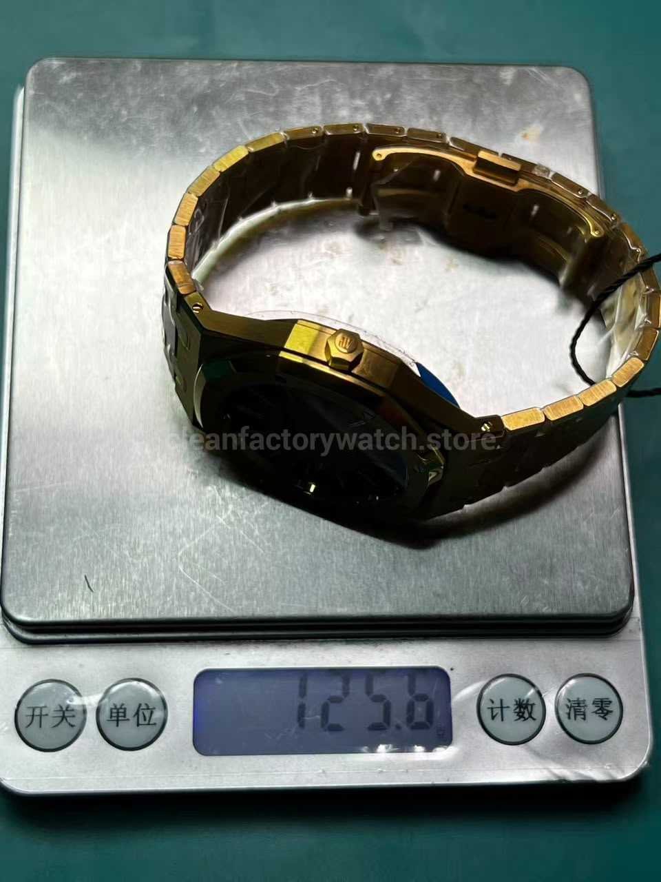 ZF Factory Royal Oak Jumbo 16202BA 125.6g Weight Measurement
