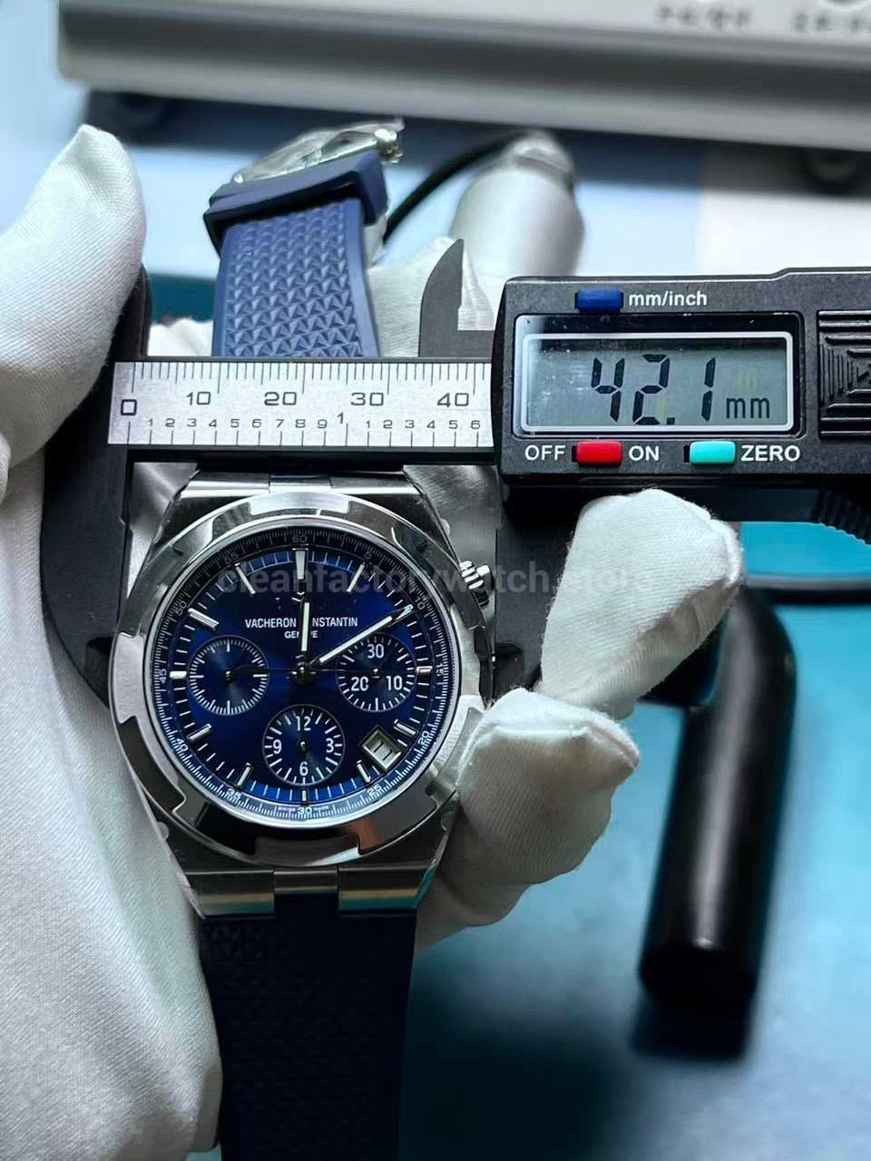 8F Factory VC Overseas Chronograph 5500V 42.1mm Width Measurement