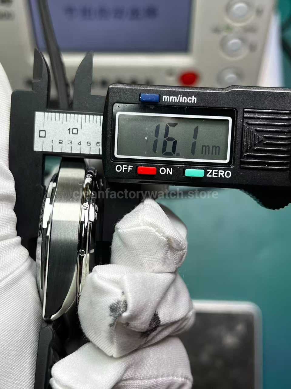 BLS Factory Breitling Chronomat B01 16.1mm Thickness Measurement