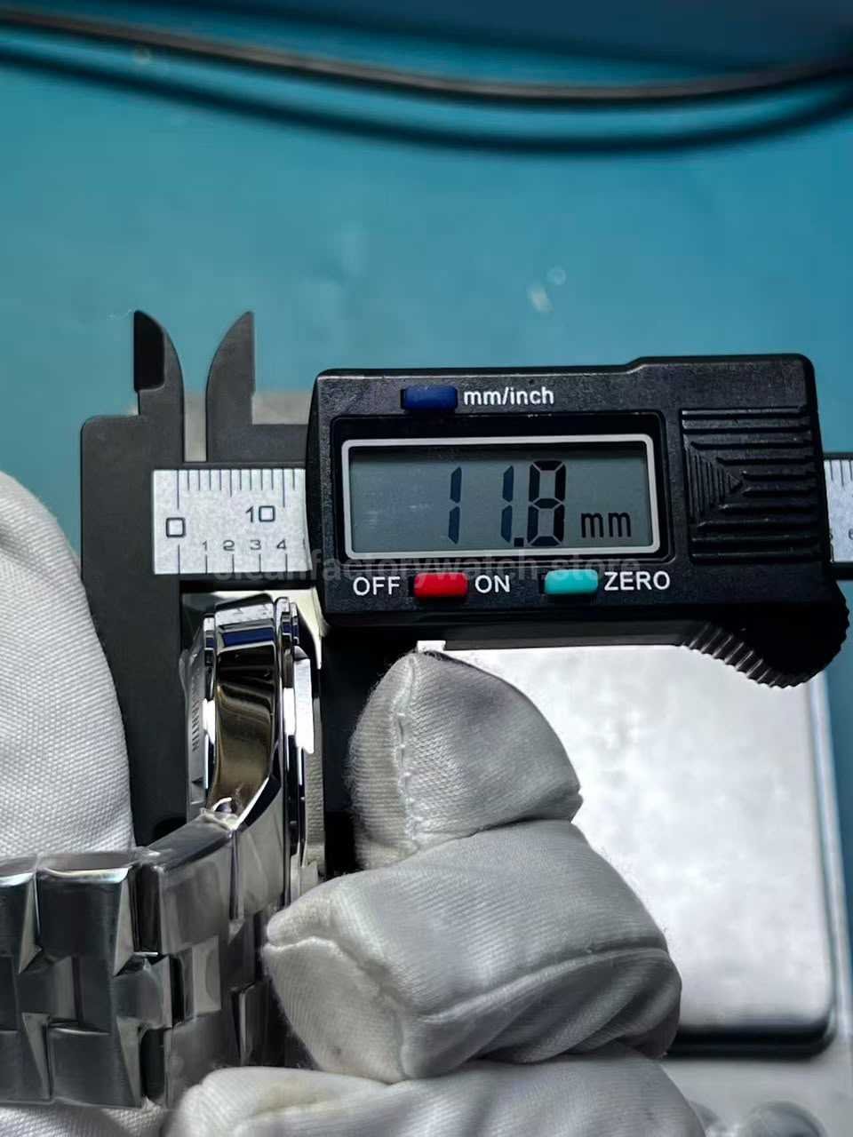 PPF Factory VC Overseas 4500V 11.8mm thickness measurement Super Clone Watch,Clean Factory Watch