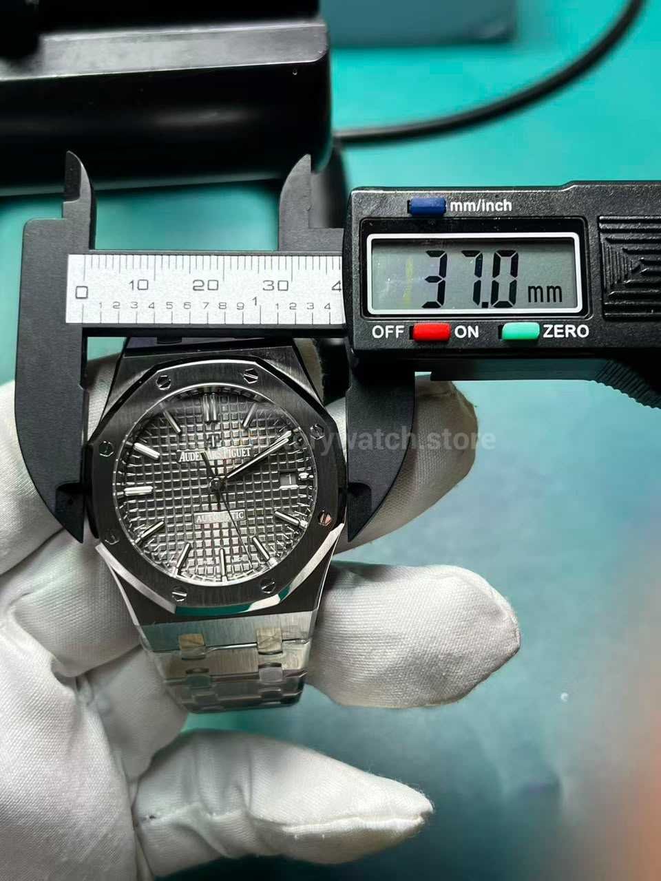 ZF Factory AP Royal Oak 15450ST 37mm Case Width Measurement`