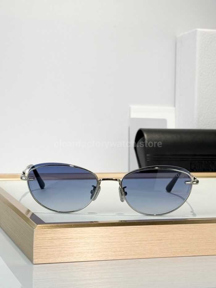 Dior Petit CD B1U Cat-Eye Sunglasses | Silver Frame with Blue-Grey Gradient Lenses - Image 3
