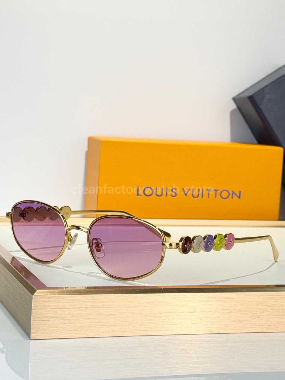 Louis Vuitton Z3179 Oval Sunglasses | Gold Frame with Pink-Purple Lenses