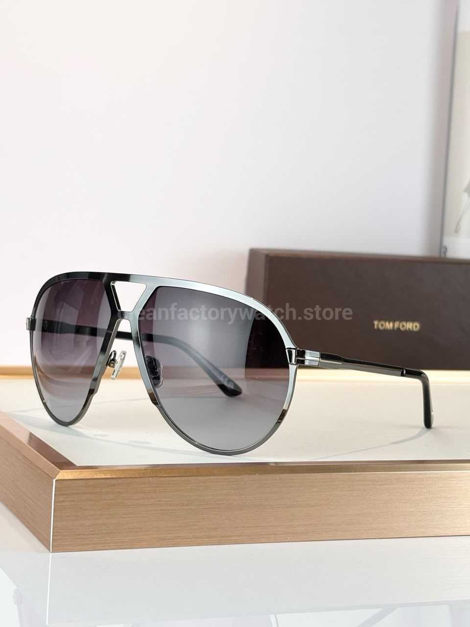 Tom Ford TF1060 Oversized Aviator Sunglasses | Silver Frame & Grey-Purple Gradient Lenses