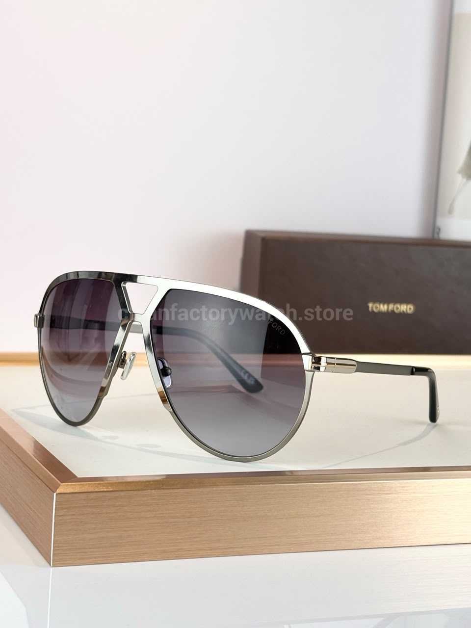 Tom Ford TF1060 Oversized Aviator Sunglasses | Silver Frame & Grey-Purple Gradient Lenses