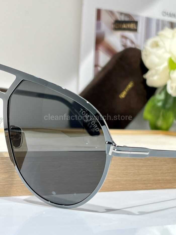 Tom Ford TF1060 Oversized Aviator Sunglasses | Silver-Tone Frame & Grey Gradient Lenses  Model: TF1060 - Image 5