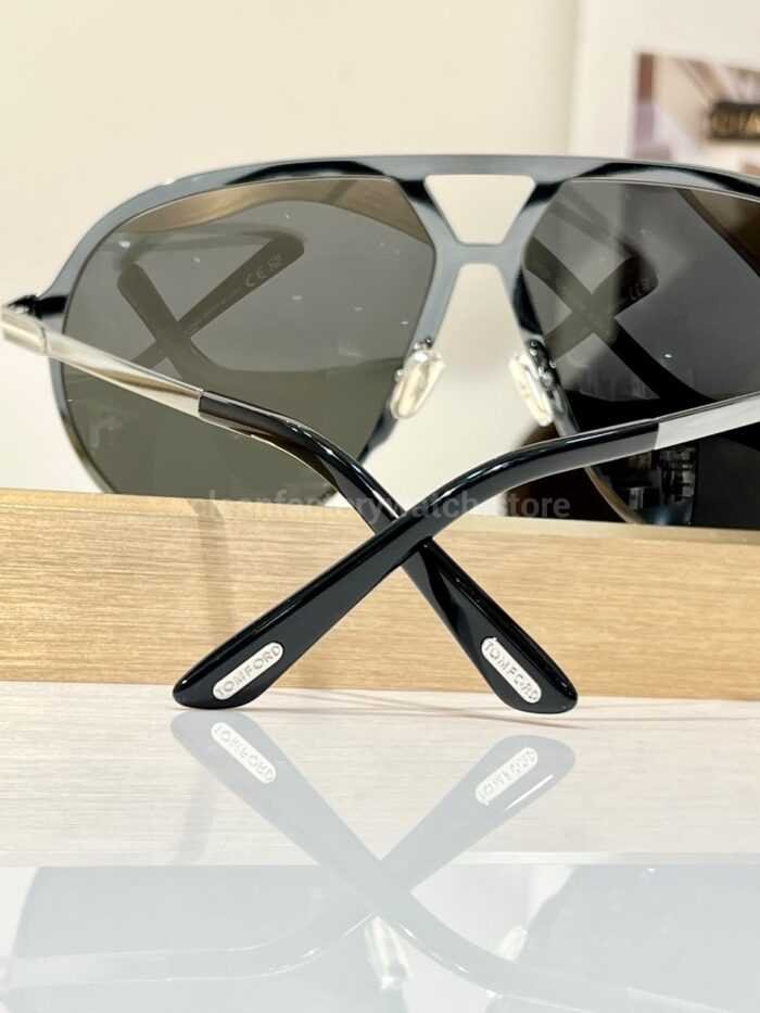 Tom Ford TF1060 Oversized Aviator Sunglasses | Silver-Tone Frame & Grey Gradient Lenses  Model: TF1060 - Image 4