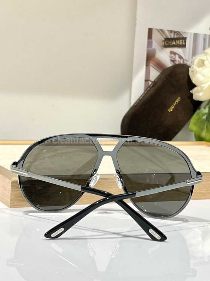 Tom Ford TF1060 Oversized Aviator Sunglasses | Silver Frame & Grey-Purple Gradient Lenses - Image 3