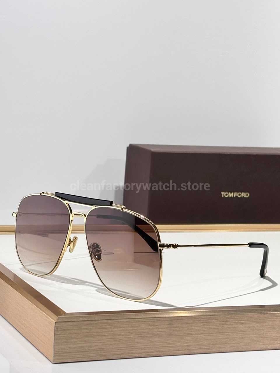 Tom Ford TF557 Aviator Sunglasses | Gold Frame & Brown Gradient Lenses