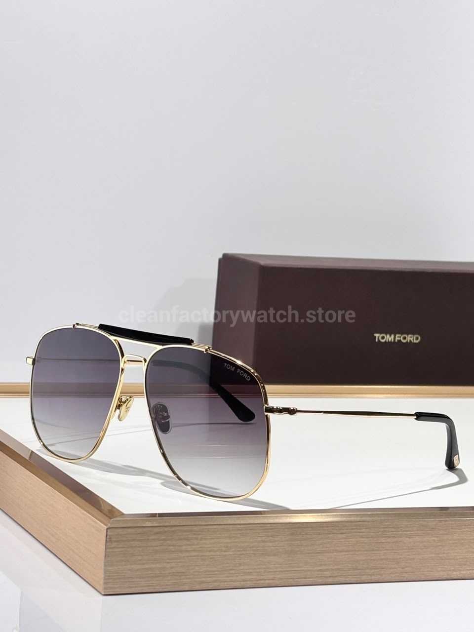 Tom Ford TF557 Aviator Sunglasses | Gold Frame & Grey-Purple Gradient Lenses