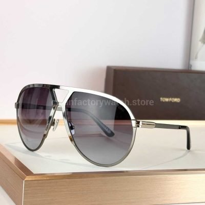 Tom Ford TF1060 Oversized Aviator Sunglasses Silver Frame & Grey Purple Gradient Lenses (2)