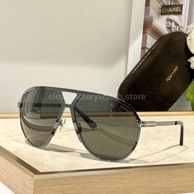 Tom Ford TF1060 Oversized Aviator Sunglasses Silver Tone Frame & Grey Gradient Lenses (2)