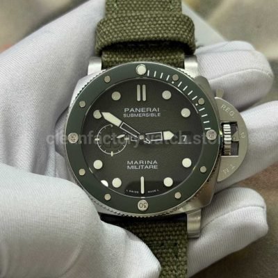 VS Panerai Submersible PAM1697 44mm green dial