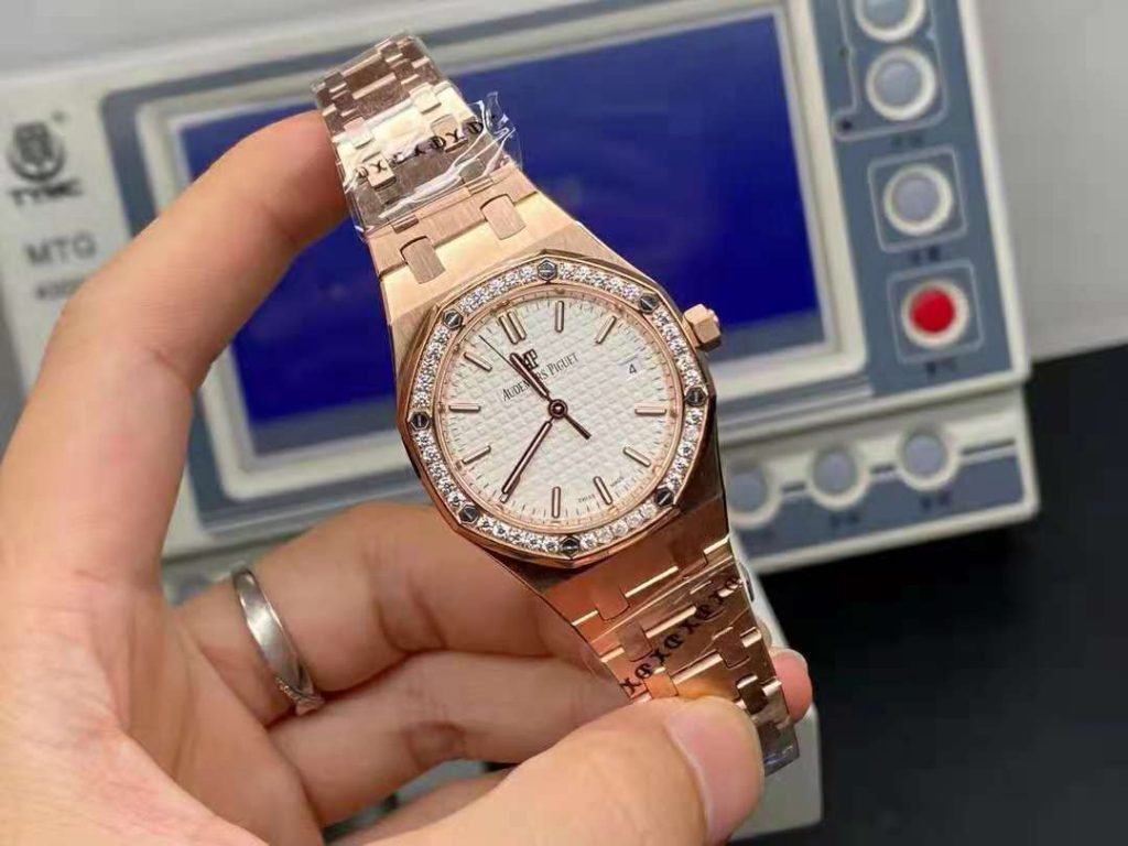 8F Factory Replica Audemars Piguet Royal Oak 34mm Rose Gold Diamond Watch – Susan Reviews on Replica Watches 3 ad4d0634ddc8494f880bb7bec525e310 Super Clone Watch,Clean Factory Watch